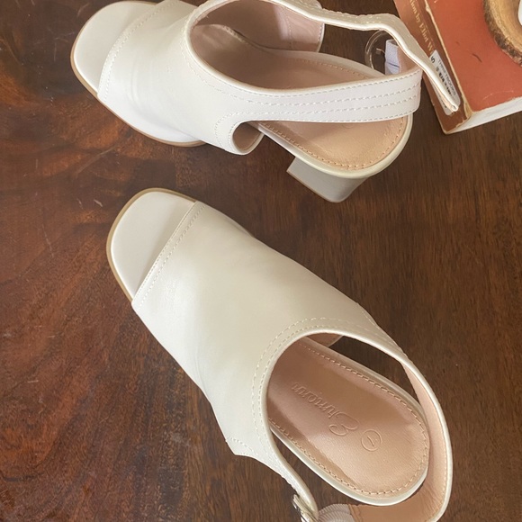 White block heels - size 7 - Picture 2 of 3